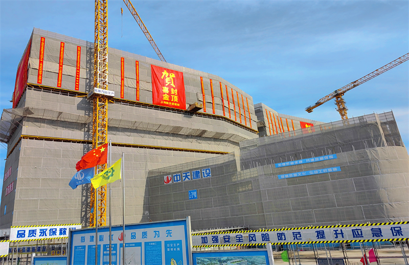 2024年10月30日，尊凯实业三建上海新华泰医院项目主体封顶。